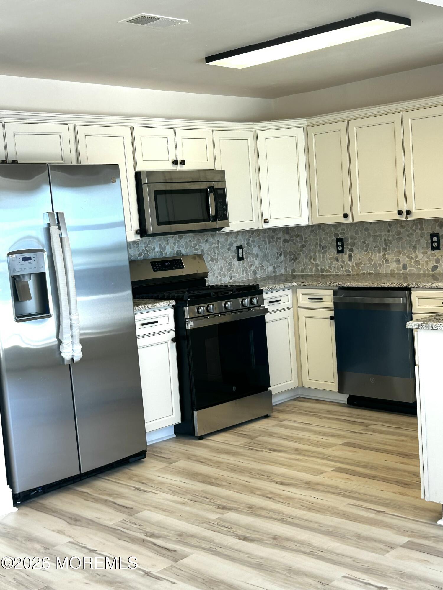 12 W. Riverside Drive) Brick NJ 08723