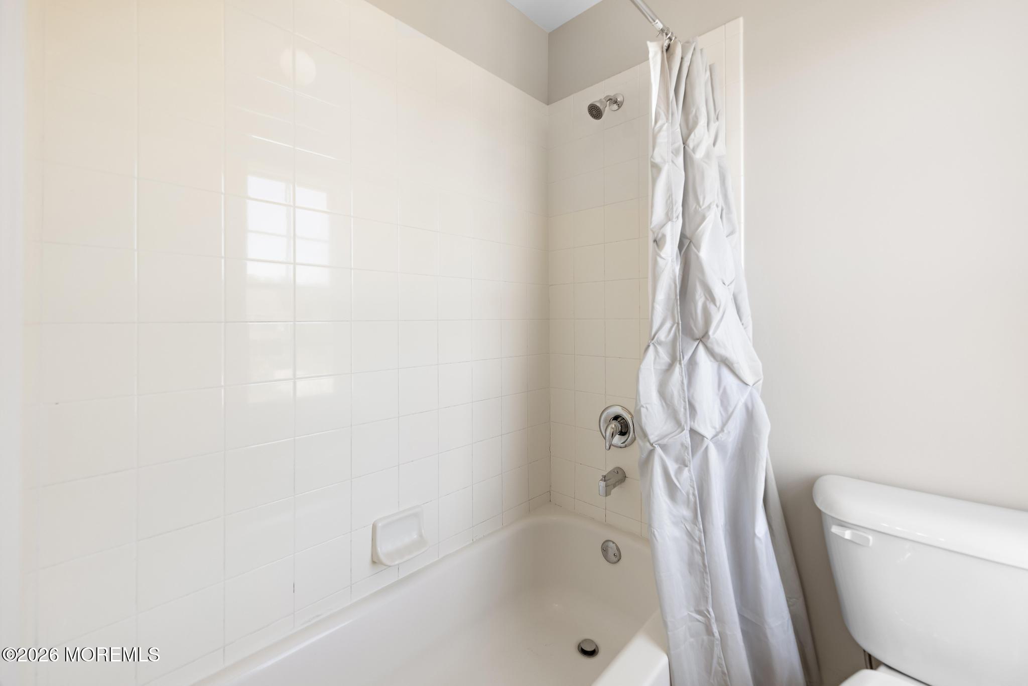 87 E Parsonage Way Manalapan NJ 07726