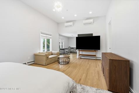 4 Mount Court Oakhurst NJ 07755