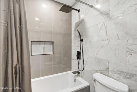 4 Mount Court Oakhurst NJ 07755