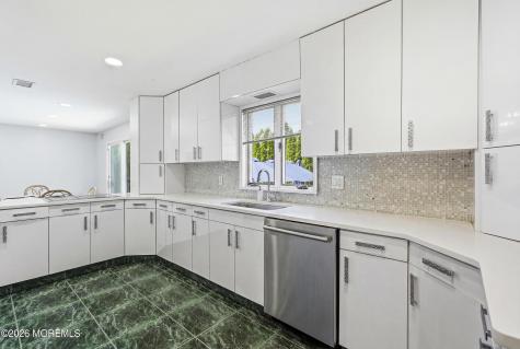 4 Mount Court Oakhurst NJ 07755