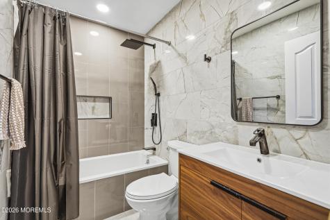 4 Mount Court Oakhurst NJ 07755