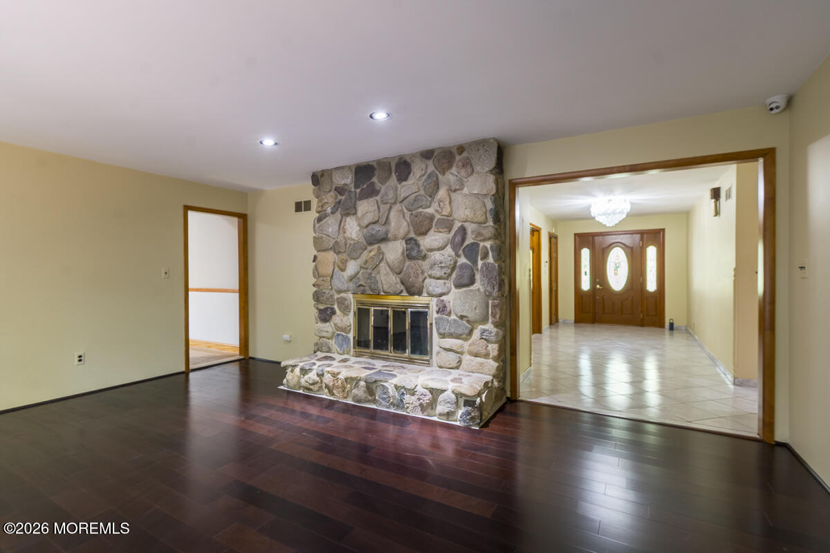 9 Jill Drive Holmdel NJ 07733