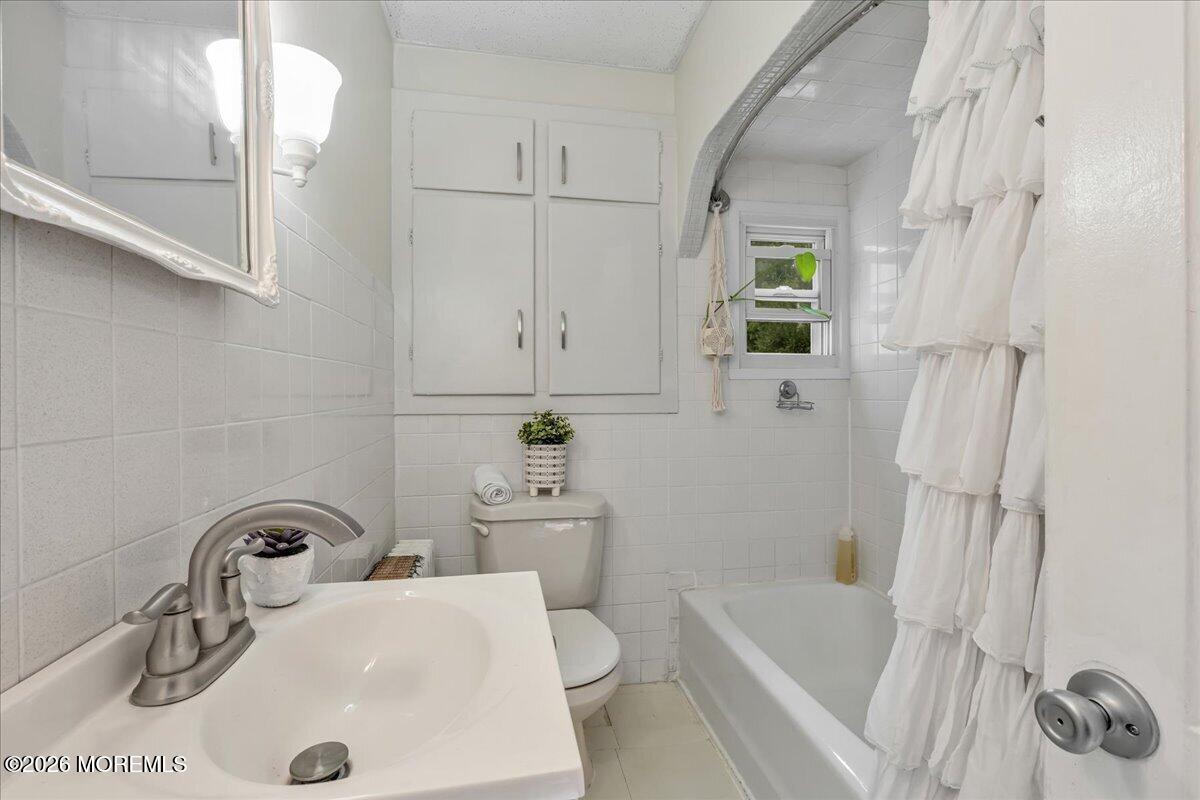 54 Chingarora Avenue Keyport NJ 07735