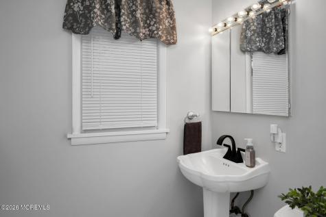 749 Park Avenue Belford NJ 07718