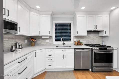 749 Park Avenue Belford NJ 07718