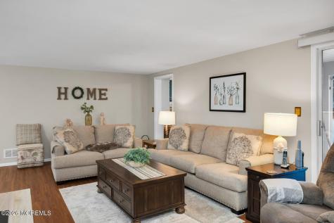 749 Park Avenue Belford NJ 07718