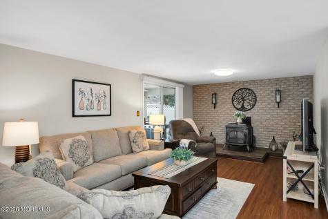 749 Park Avenue Belford NJ 07718
