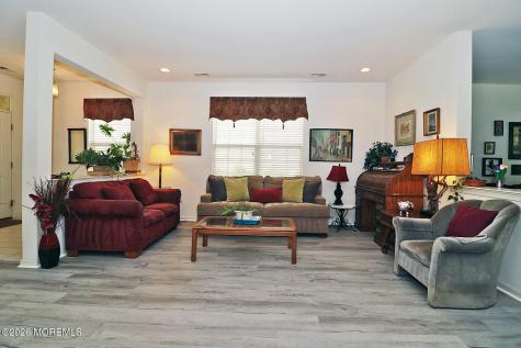27 Vineyard Way Barnegat NJ 08005