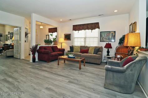 27 Vineyard Way Barnegat NJ 08005
