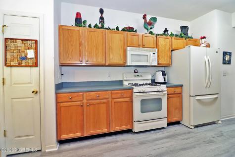 27 Vineyard Way Barnegat NJ 08005
