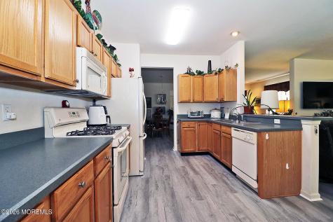 27 Vineyard Way Barnegat NJ 08005