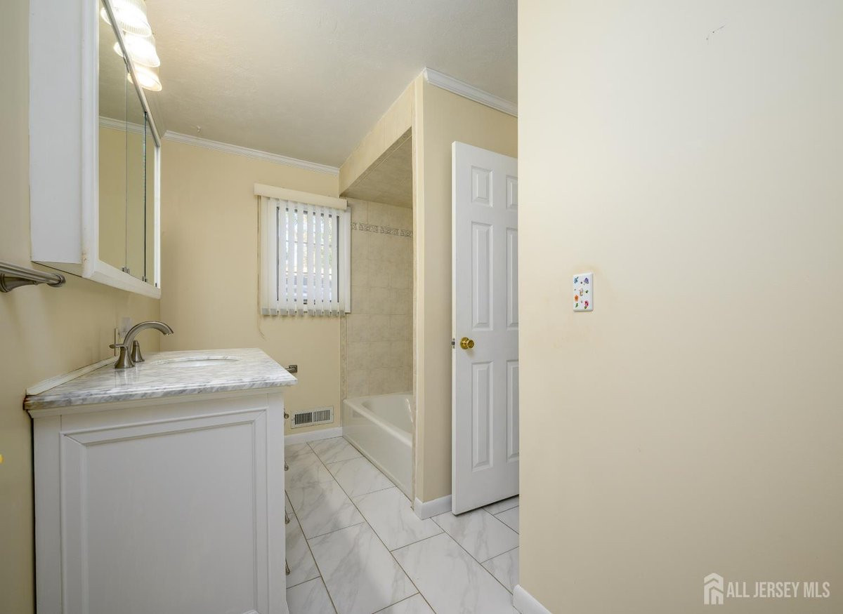 95 New Dover Avenue Colonia NJ 07067