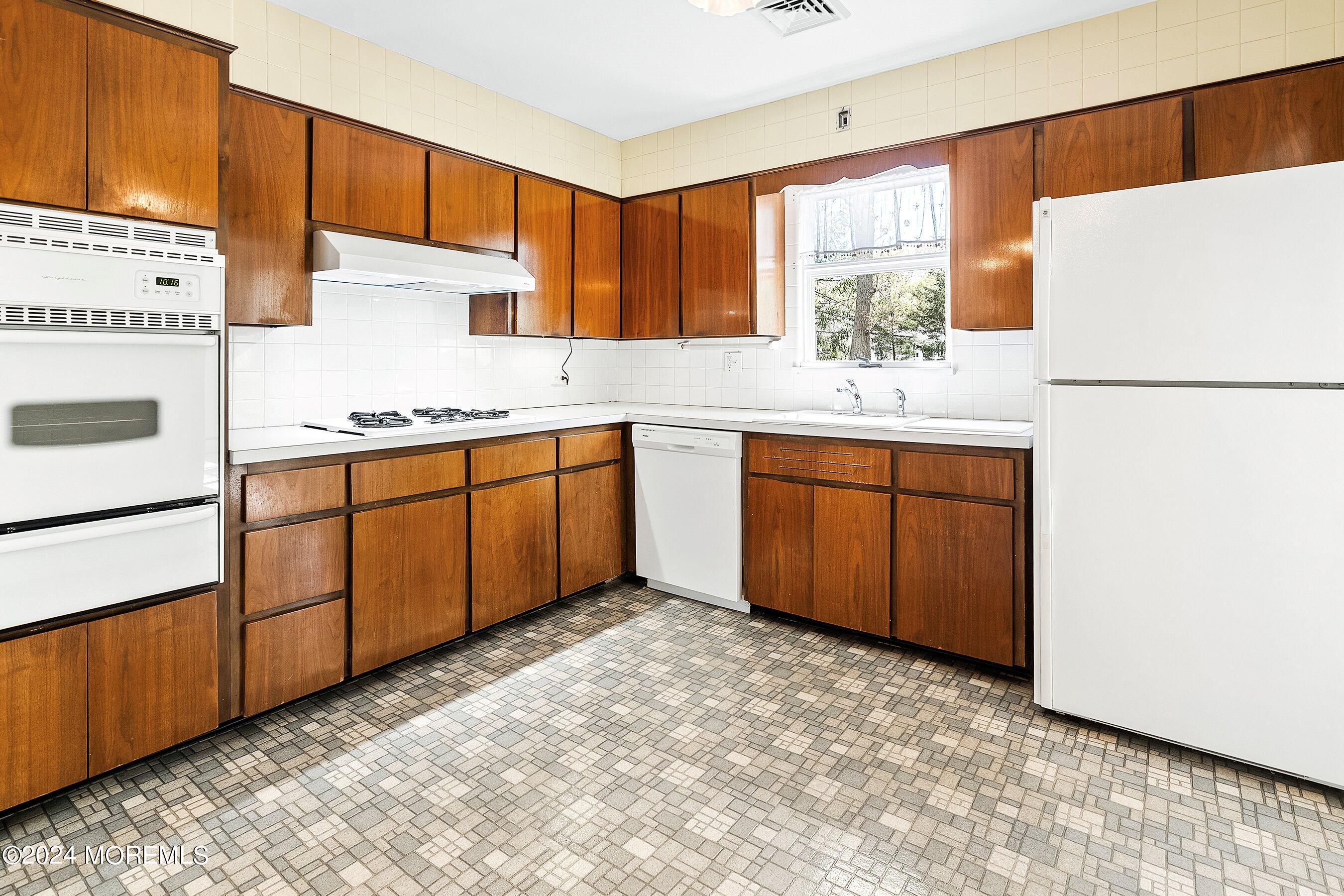 706 Hillside Avenue Pine Beach NJ 08741