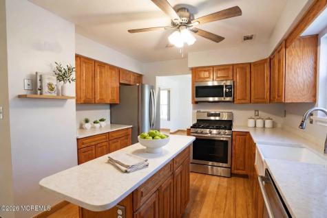 6 Abbey Road Jackson NJ 08527