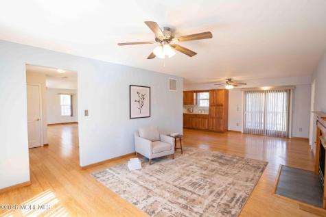 6 Abbey Road Jackson NJ 08527