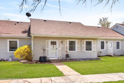 24 Calle De Elvira Freehold NJ 07728