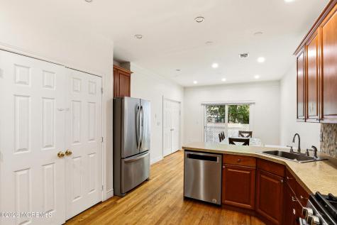 27 Windermere Street Lakewood NJ 08701