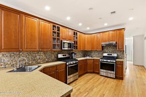 27 Windermere Street Lakewood NJ 08701