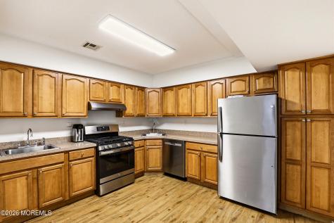 27 Windermere Street Lakewood NJ 08701