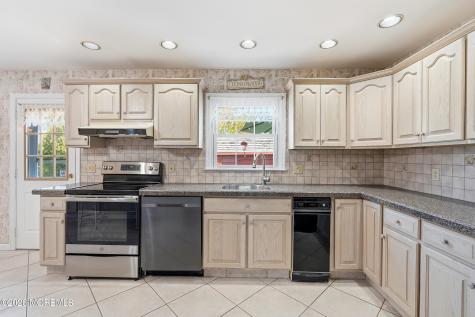 1903 Holbrook Street Oakhurst NJ 07755