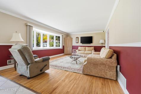 1903 Holbrook Street Oakhurst NJ 07755