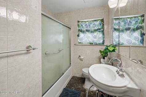 88 Curtis Place Toms River NJ 08753