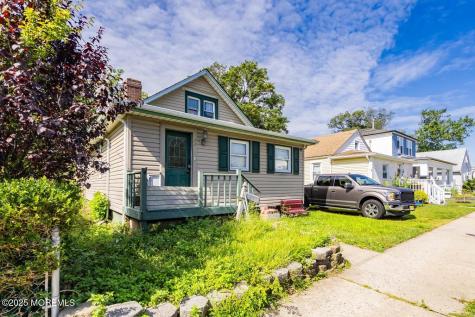33 Oakwood Place Keansburg NJ 07734