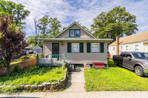 33 Oakwood Place Keansburg NJ 07734