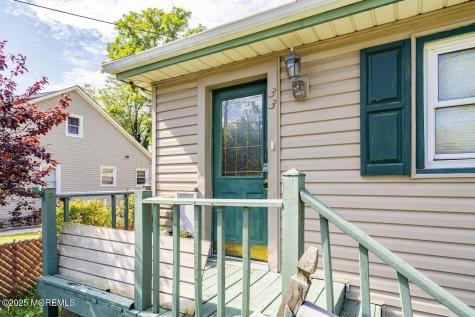 33 Oakwood Place Keansburg NJ 07734