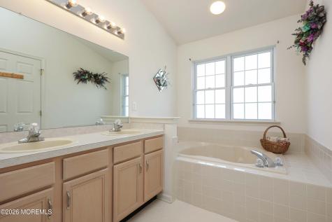 4 Abercorn Court Jackson NJ 08527