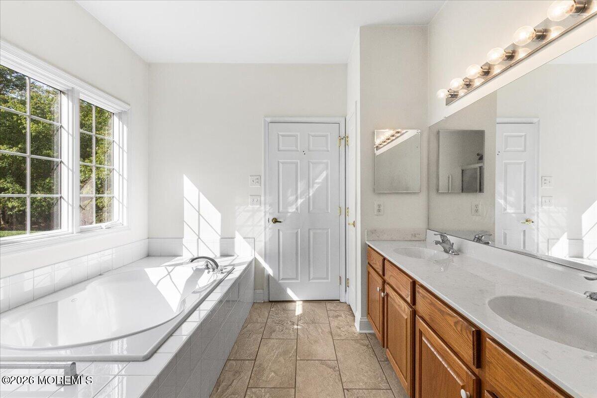 17 Seminole Court Jackson NJ 08527