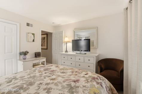 90 Skyline Drive Lakewood NJ 08701
