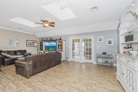 943 Jennifer Lane Manahawkin NJ 08050
