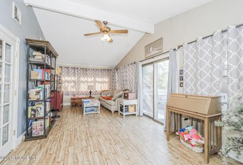 943 Jennifer Lane Manahawkin NJ 08050