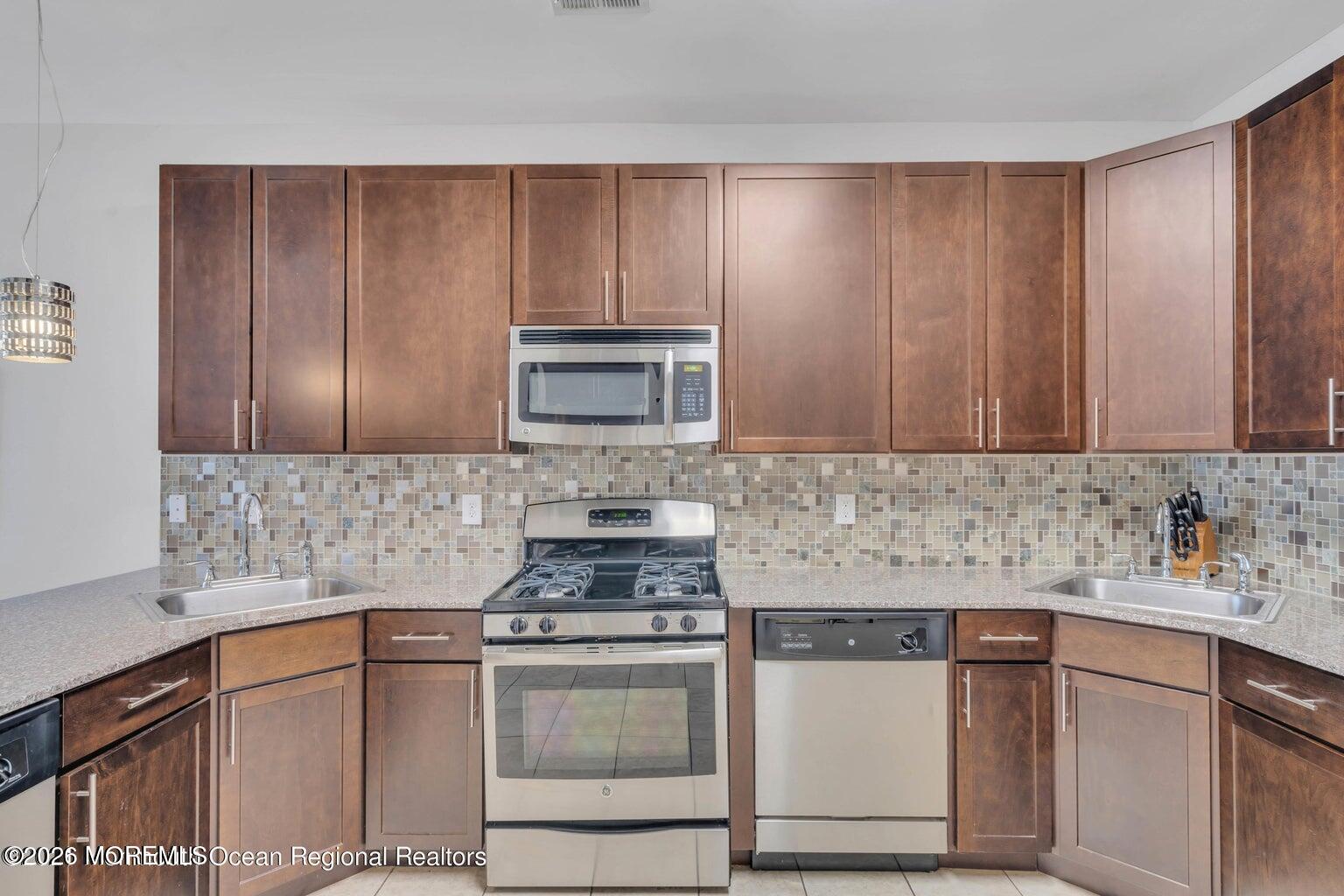 37 Sanz Town Road Lakewood NJ 08701