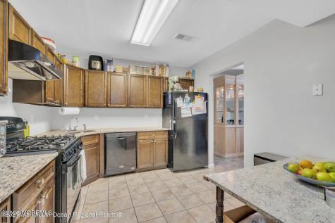 37 Sanz Town Road Lakewood NJ 08701