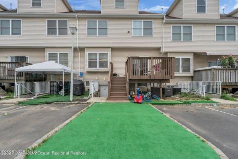 37 Sanz Town Road Lakewood NJ 08701