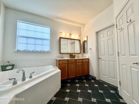 87 Huntington Drive Jackson NJ 08527