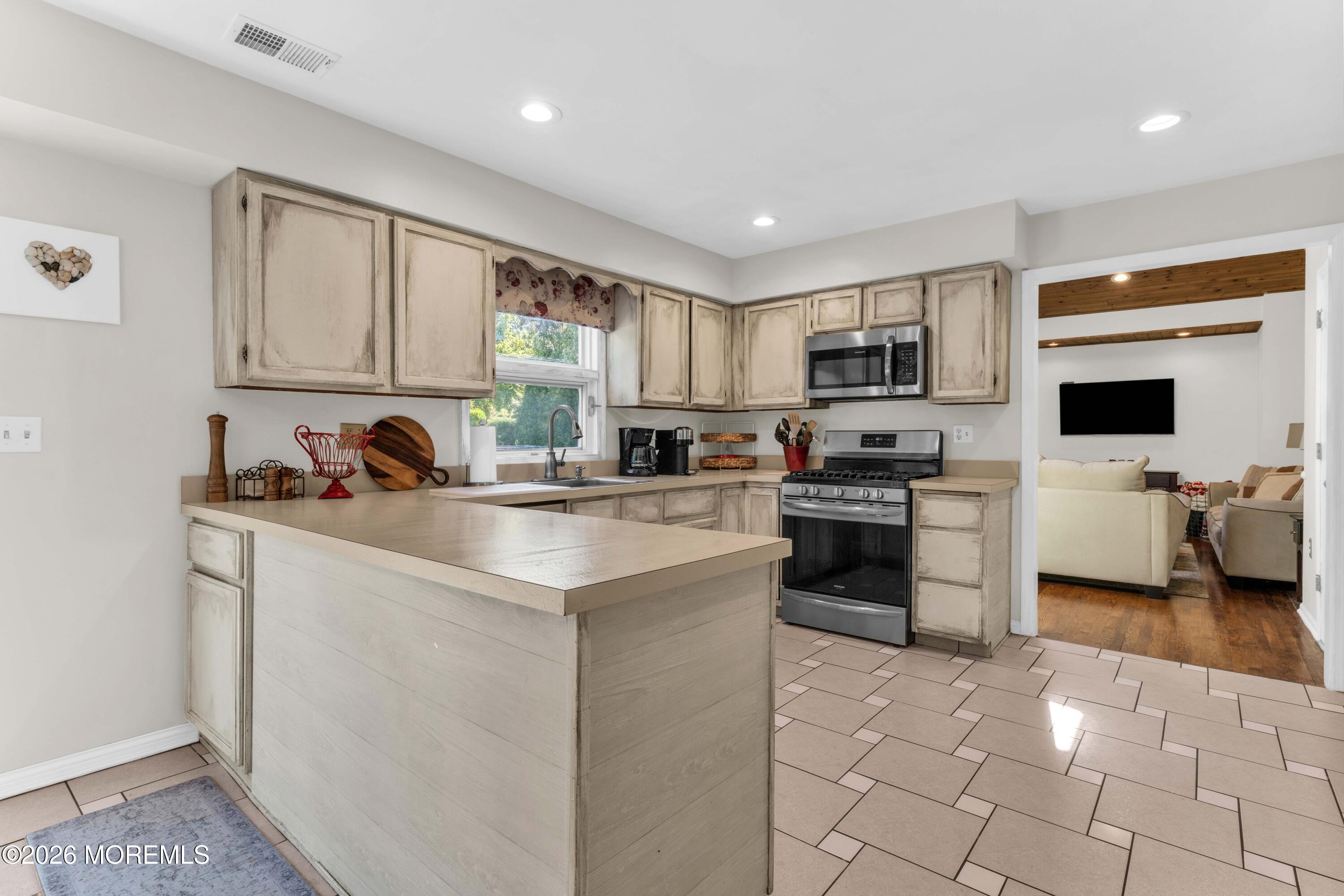 12 Dartmoor Drive Manalapan NJ 07726