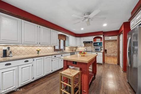 54 Howland Road Middletown NJ 07748