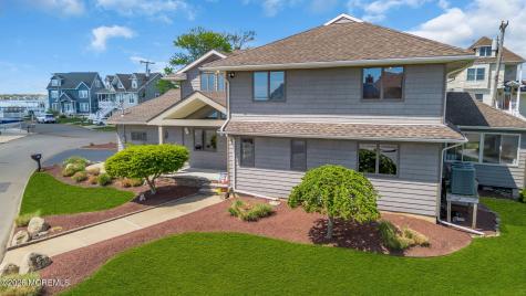 16 Bay Breeze Drive W Toms River NJ 08753