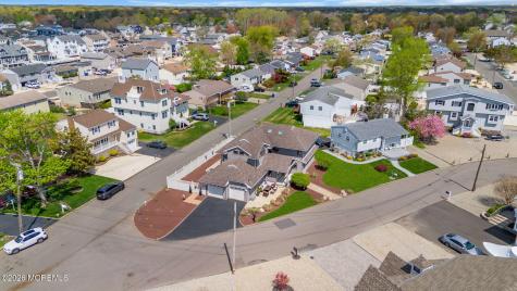 16 Bay Breeze Drive W Toms River NJ 08753