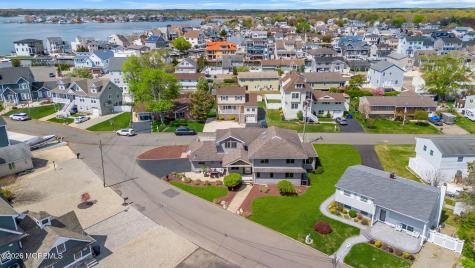 16 Bay Breeze Drive W Toms River NJ 08753