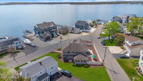 16 Bay Breeze Drive W Toms River NJ 08753