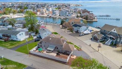 16 Bay Breeze Drive W Toms River NJ 08753