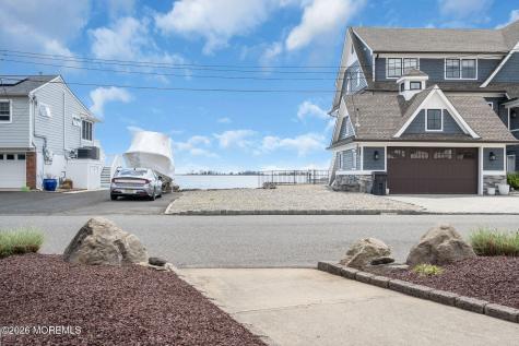 16 Bay Breeze Drive W Toms River NJ 08753