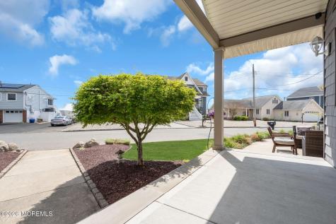16 Bay Breeze Drive W Toms River NJ 08753