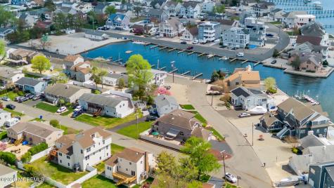 16 Bay Breeze Drive W Toms River NJ 08753