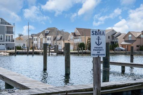 16 Bay Breeze Drive W Toms River NJ 08753